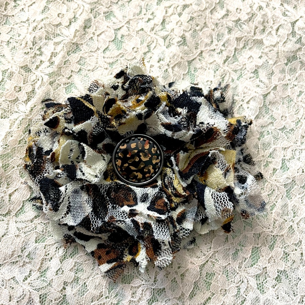 Lace and leopard lapel pin brooch broach